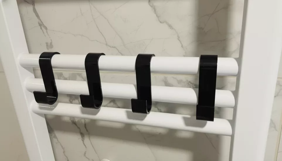 Siyah Renk Havlupan askı Bornoz, havlu, kıyafet askısı-Havlupan duşa kabin askı aparatı 5 adet